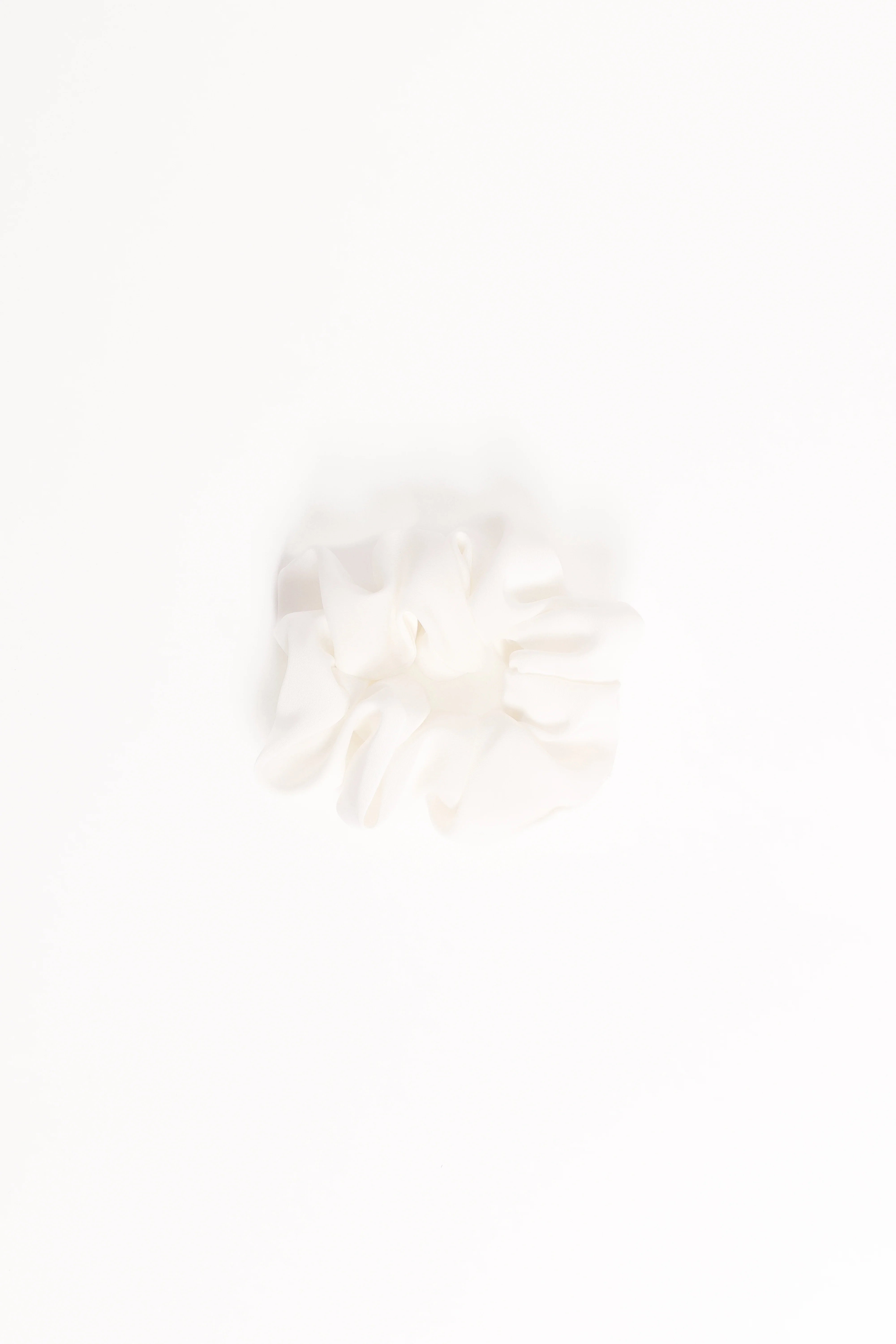 Theodora Scrunchie - White