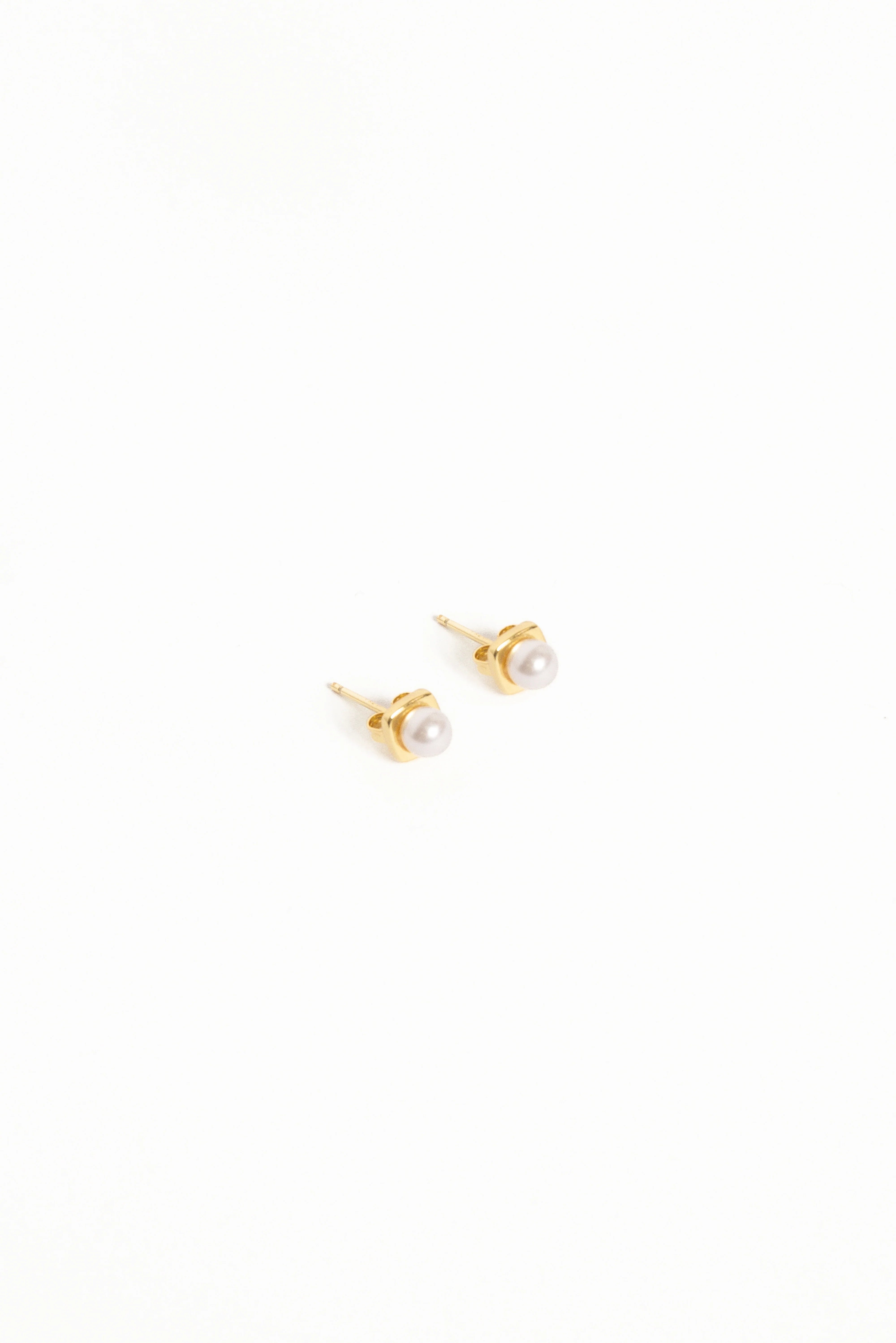 Helene Stud Earrings - Gold/Pearl