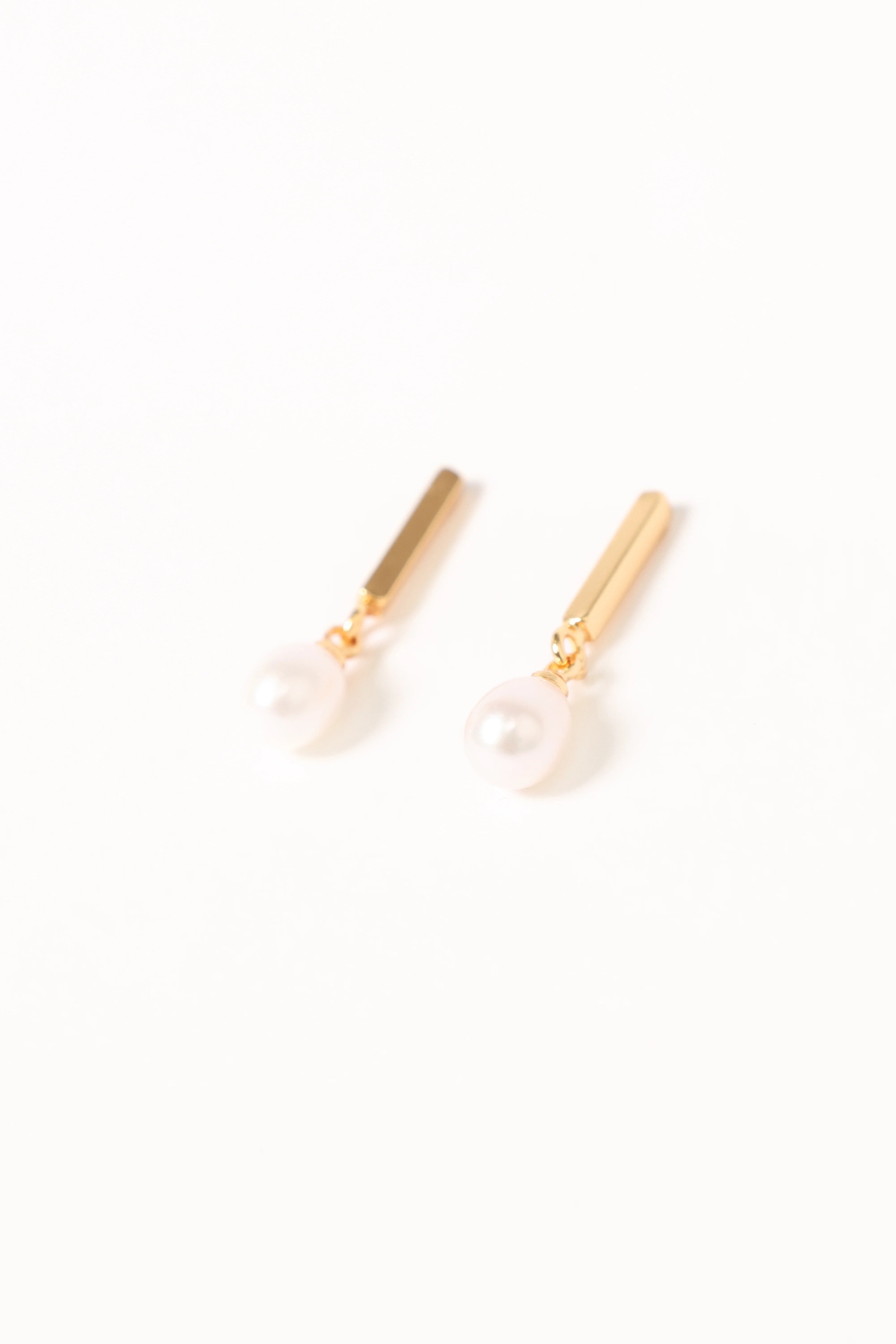 Calista Earrings - Gold/Pearl